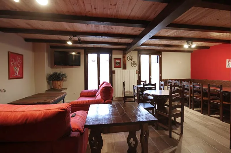 Salón-comedor con TV
